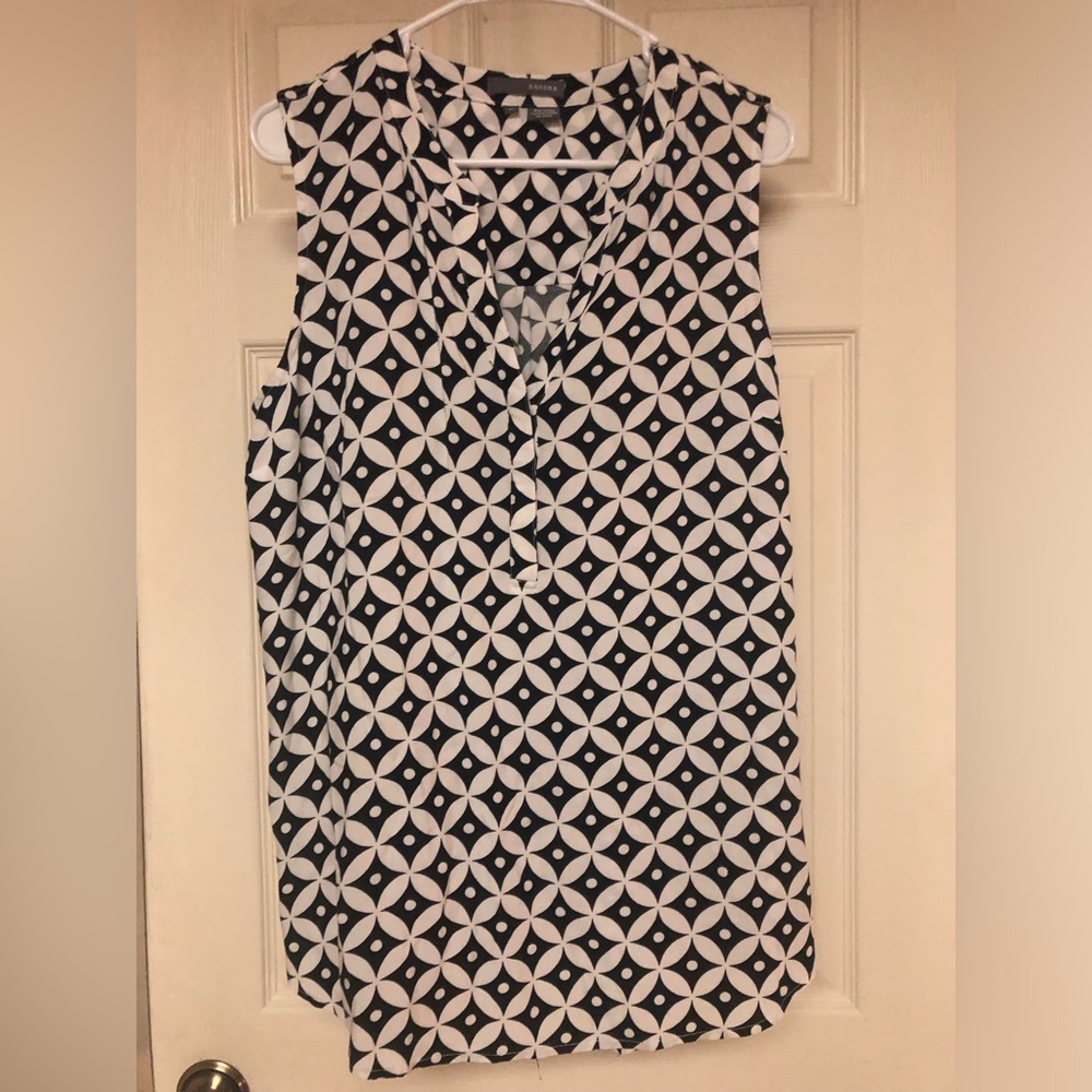 Women’s Sandra Ingrish medium sleeveless blouse